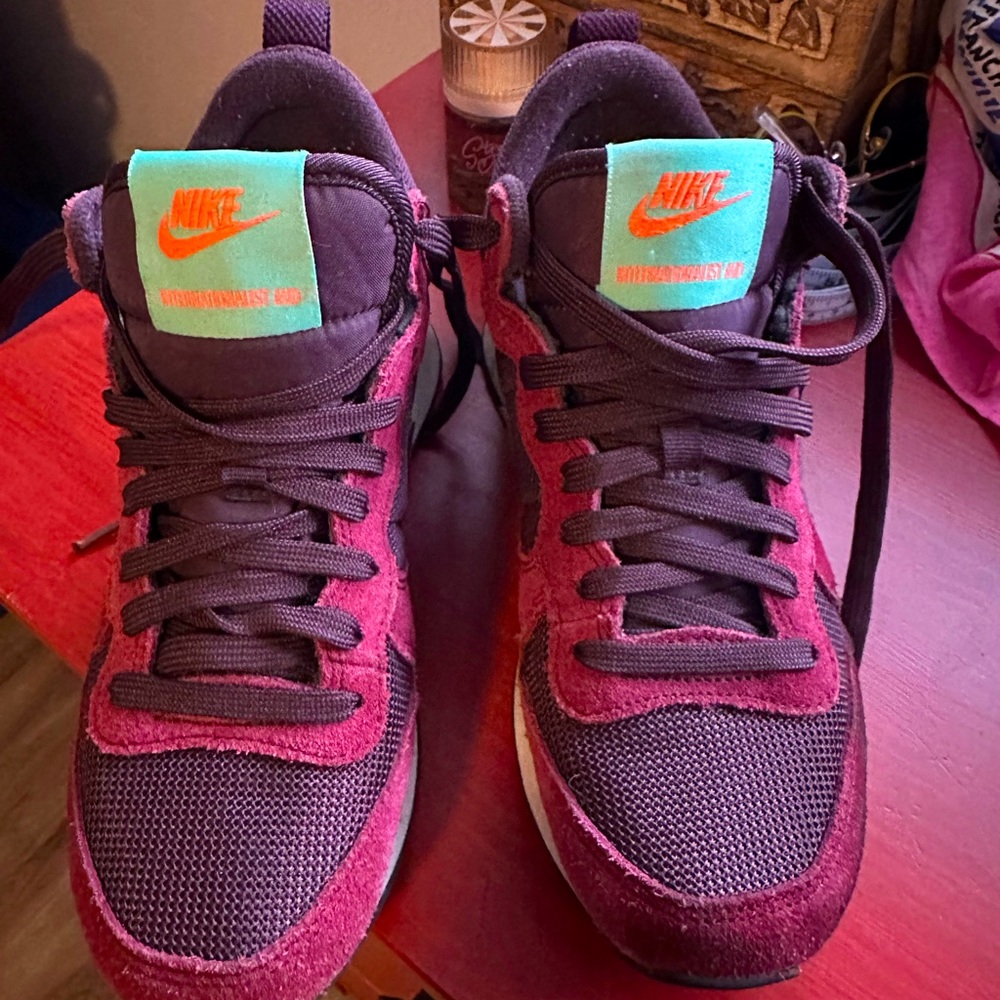 Nike Sneakers . Hardly worn.